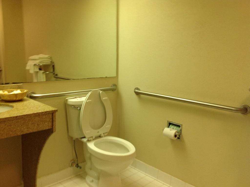 Days Inn - Chapel Hill Buitenkant foto