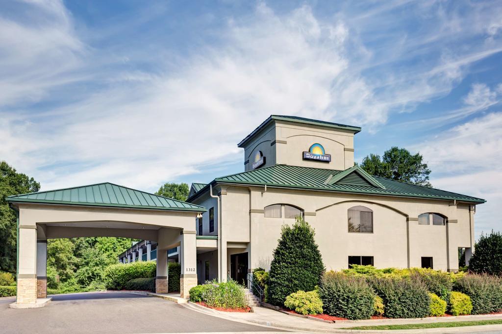 Days Inn - Chapel Hill Buitenkant foto