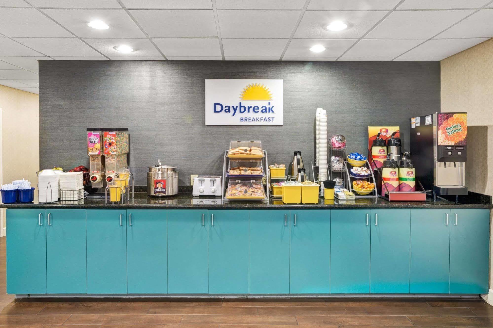 Days Inn - Chapel Hill Buitenkant foto