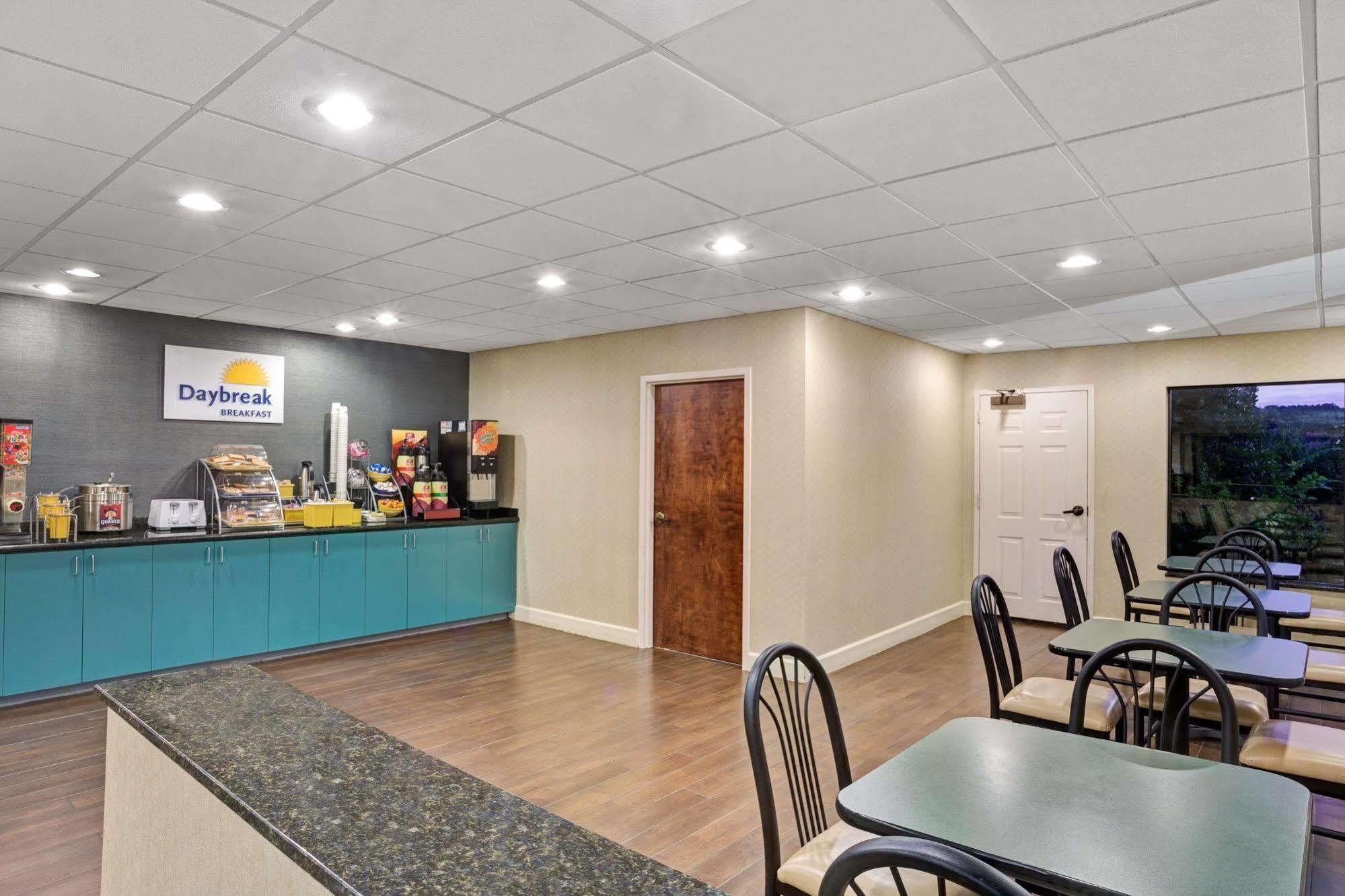 Days Inn - Chapel Hill Buitenkant foto