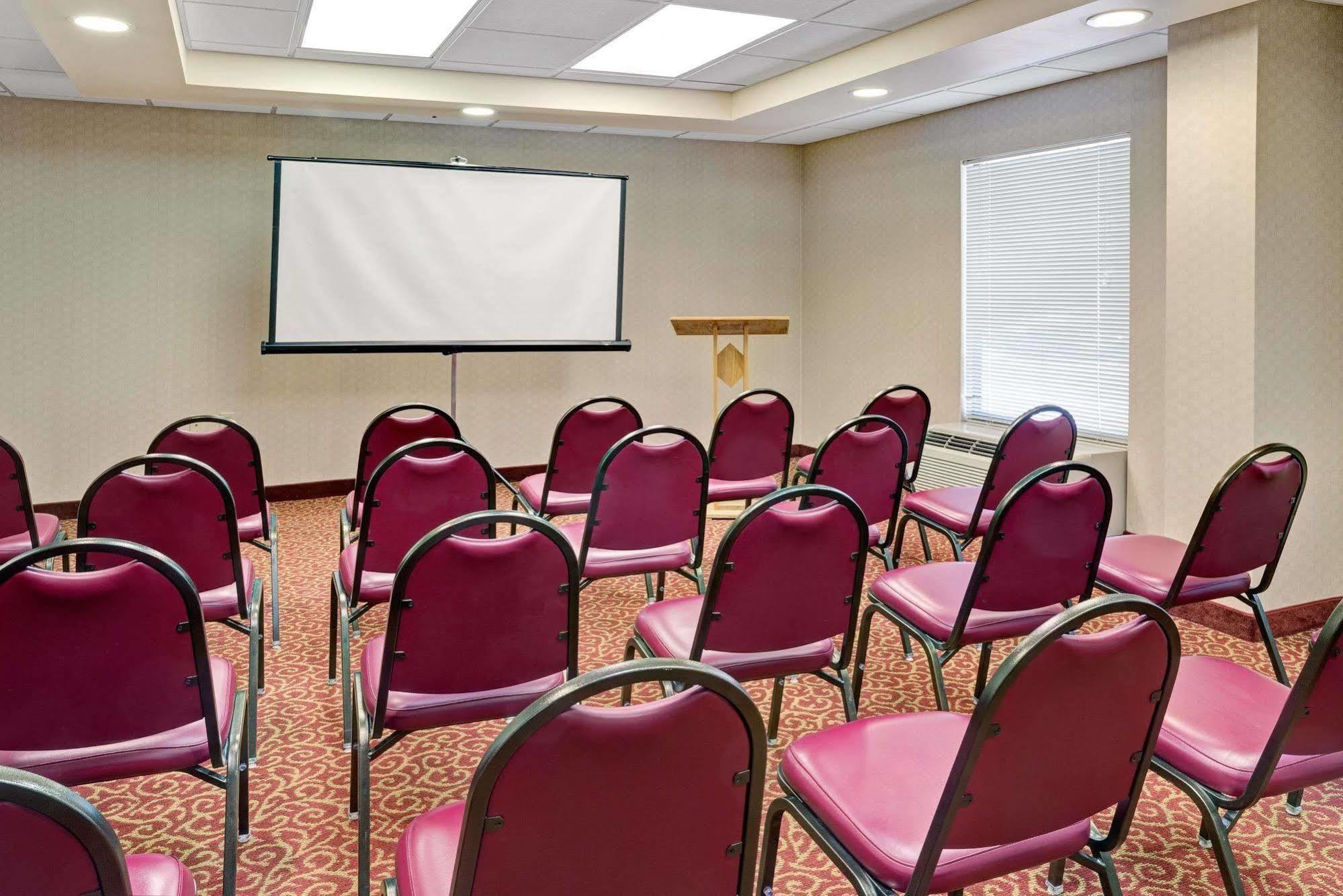 Days Inn - Chapel Hill Buitenkant foto