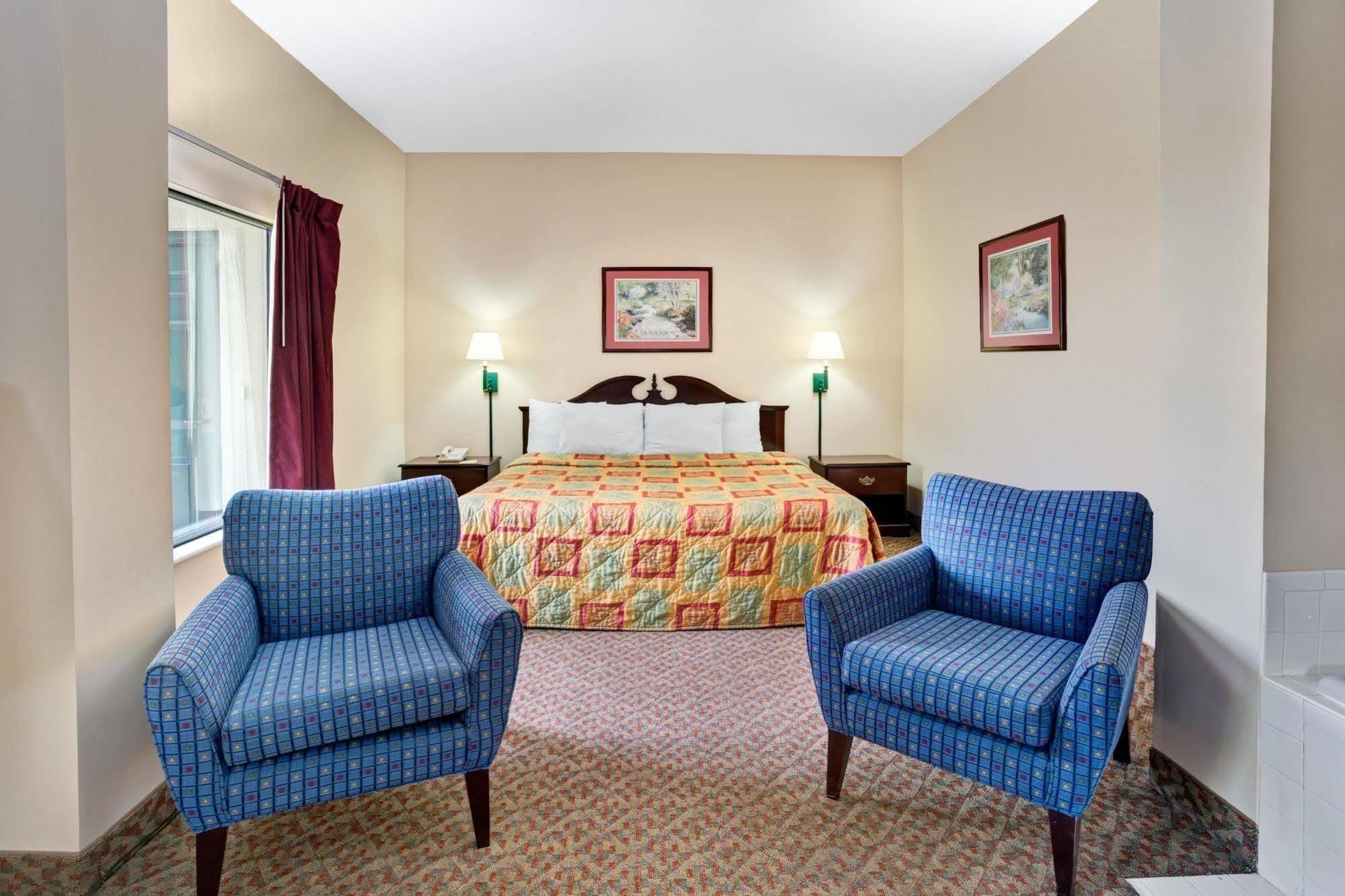 Days Inn - Chapel Hill Buitenkant foto