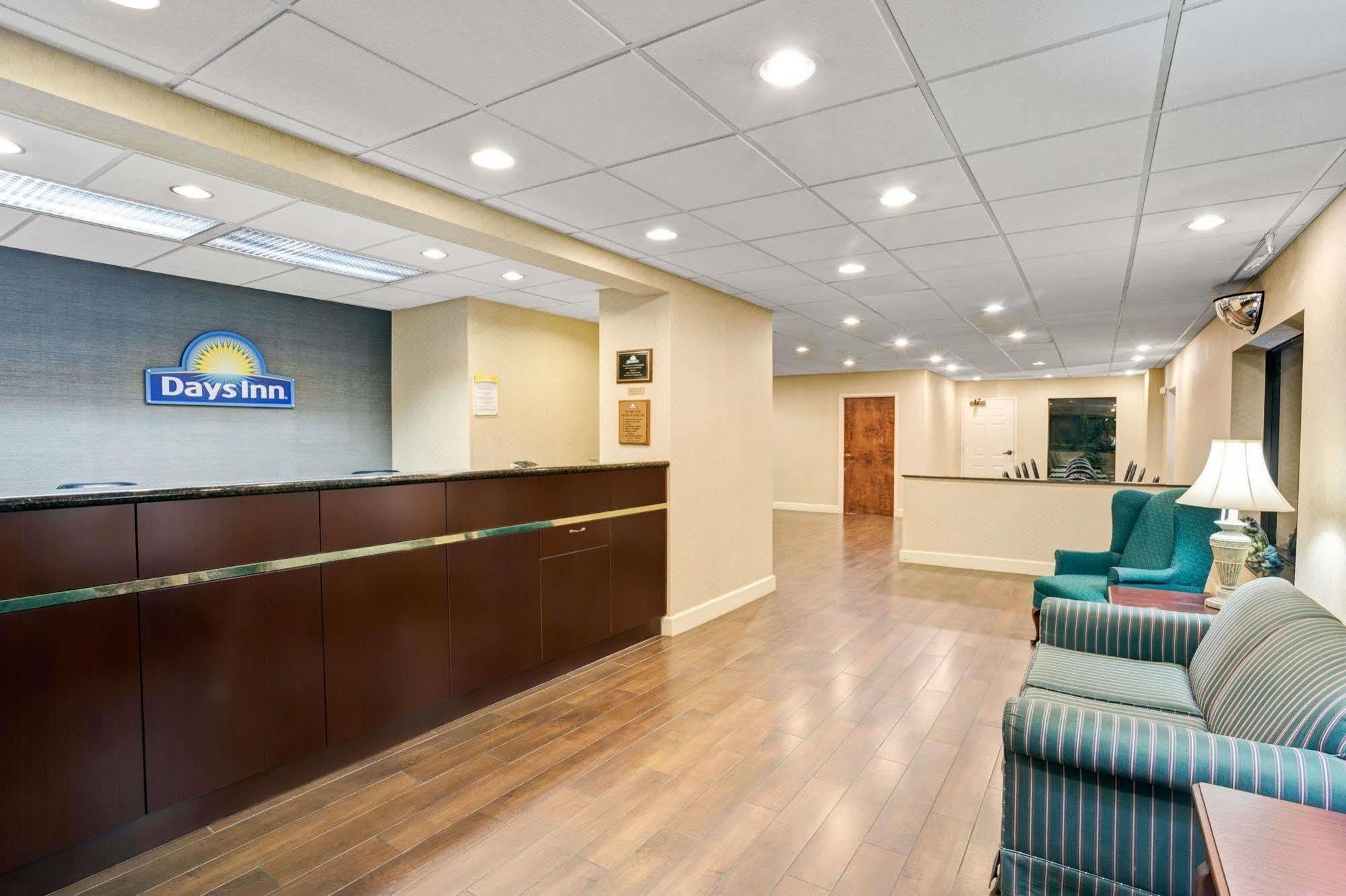 Days Inn - Chapel Hill Buitenkant foto